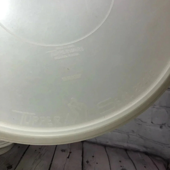 Vintage Tupperware pie keeper food storage - Picture 3 of 5